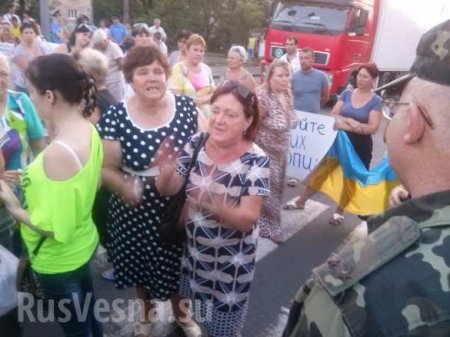 Беспорядки в Николаеве продолжаются: ночью подожгли военкомат, днем снова перекрыли мост в центре города (фото, видео)