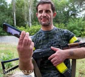 Советник Авакова Шкиряк привез батальону «Донбасс» один бронежилет и много фотографировался с чужим автоматом