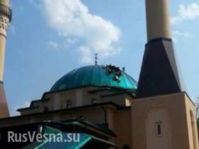 Снаряд украинских карателей пробил крышу Донецкой соборной мечети (видео)