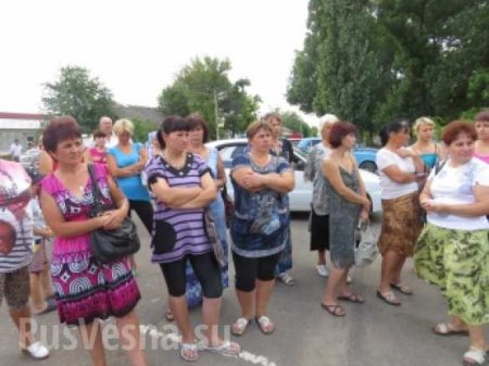 Жители очередного села в Мелитопольском районе Запорожской области присоединились к протестам против мобилизации (фото, видео)