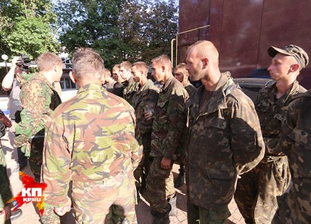 Украинские военные массово сдаются армии Новороссии (видео)