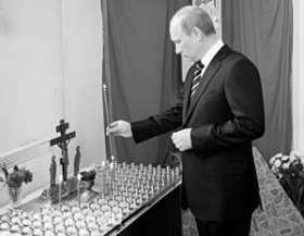 Путин поставил свечку за пострадавших защитников Новороссии