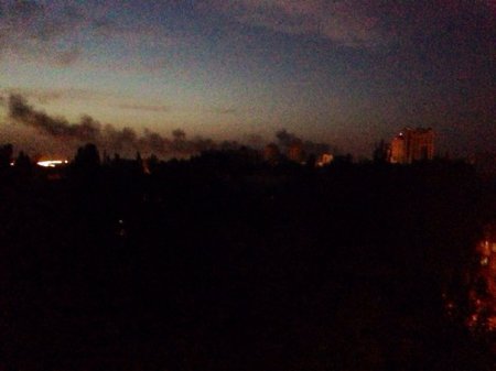 В районе аэропорта в Донецка началась сильная стрельба, люди спускаются в подвалы