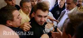 На заседании Киевсовета депутаты-националисты устроили драку из-за гимна