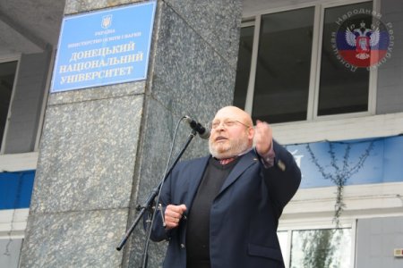 В ДНР прошел митинг у Донецкого Национального Университета: “Не хочу в Винницу”