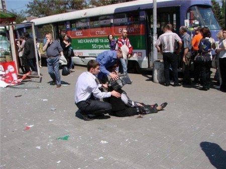 Жертвы среди мирного населения при обстреле аэропорта Донецка (фото +18)
