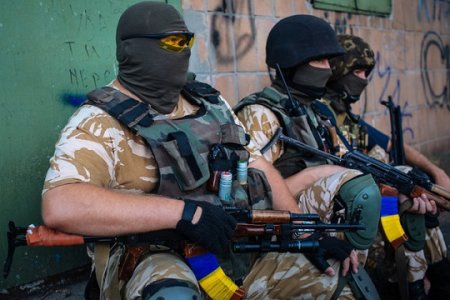 Колонна из 500 военнослужащих нацгвардии направилась к администрации Порошенко