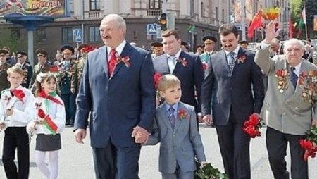 Лукашенко заявил, что Запад ввел санкции против его 10-летнего сына