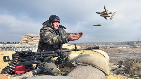 Полторак объявил, что ВСУ не планируют покидать аэропорт Донецка (фото)