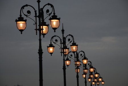 В Киеве из-за экономии электричества отключили половину уличного освещения