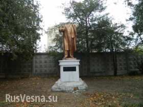 Националисты-«свободовцы» в Одессе украли бюст Жукова и обезглавили памятник Ленину (фото)