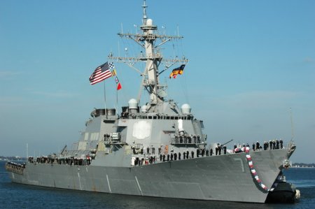 Эсминец ВМС США «Росс» вошел в Черное море