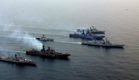 Отряды кораблей ВМФ провели артиллерийские стрельбы в Тихом океане