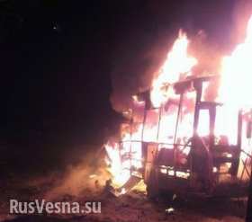 Донецк в огне: артиллерия оккупантов нанесла мощный удар по городу, горит автобус и дома (фото, видео)