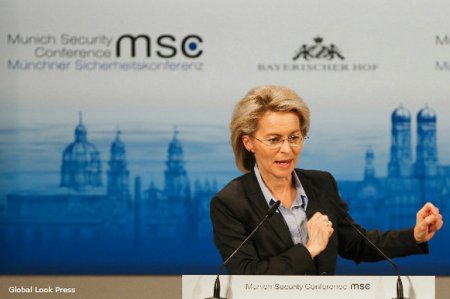 Министр обороны Германии призвала НАТО сплотиться