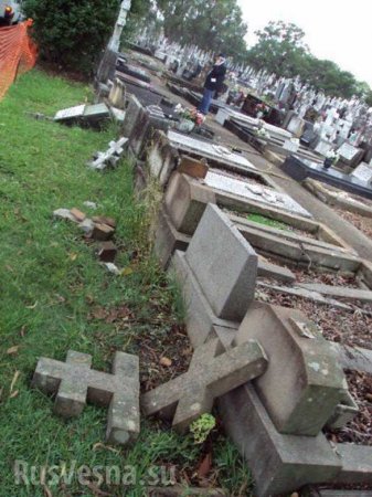 В честь приезда Порошенко в Австралии осквернили десятки русских могил (фото, видео)