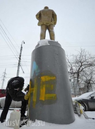 В Новосибирске задержаны подозреваемые в осквернении памятника Ленину и Монумента Славы ВОВ (фото)