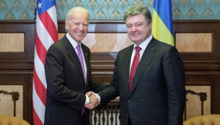 Порошенко обсудил с Байденом финансовую помощь Украине