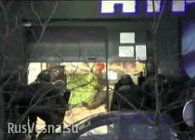 Спецназ расстрелял в упор террориста, захватившего заложников в еврейском супермаркете в Париже (видео)