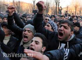 МОЛНИЯ: Майдан в Армении — толпа боевиков штурмует полицейские кордоны в Гюмри (прямая трансляция)