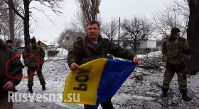 Захарченко показал М-16 и трофейный флаг «Киборгов», пообещав вернуть его при приезде Порошенко в аэропорт (видео)