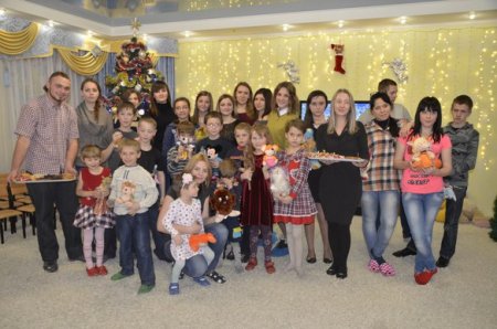 Луганские студенты организовали праздник для детей детского дома № 1