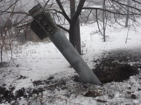 Ополченцы фиксируют обстрелы Донецка украинскими "Ураганами"
