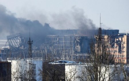 Украинские силовики пытаются отбить у ополченцев воздушную гавань Донецка