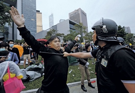 Новые волнения в Гонконге принимают антикитайский характер