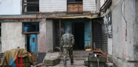 За ночь украинские силовики обстреляли ДНР 30 раз