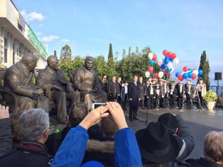 В Крыму установлен памятник участникам Ялтинской встречи 1945 года