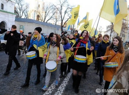 Автомайдановцы провели акцию возле дома олигарха Ахметова в Киеве