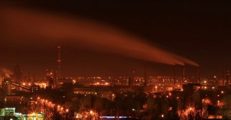 Донецк в огне — украинские террористы уничтожают город