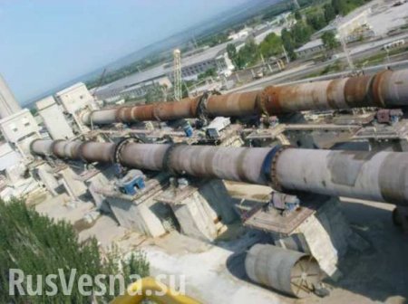 Под угрозой закрытия крупнейший цементный завод Донбасса