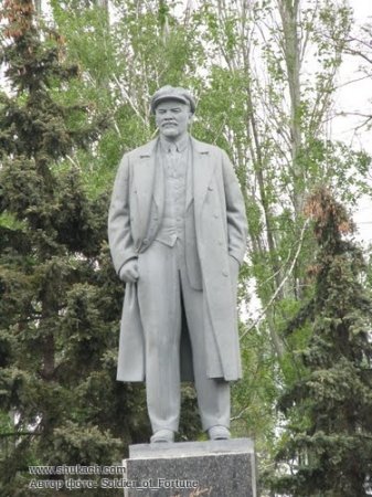 ПС в г. Скадовске Херсонская обл. грозят снести очередной памятник Ленину: Мэр сопротивляется