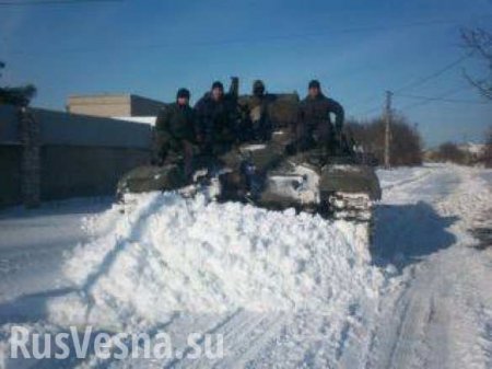 Почему укроСМИ не показывают российского солдата, сдавшегося в плен с танком? (ВИДЕО А. Шария)