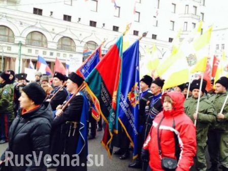 В центре Москвы завершился митинг «Антимайдана». На шествии собрались десятки тысяч человек (ВИДЕО/ФОТО)