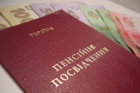 Хунтовский кабмин хочет ограничить пенсии работающим пенсионерам на Украине