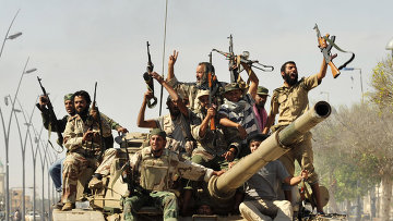 Силы «правительств» Ливии наносят авиаудары и сражаются за нефть. Процветавшая страна разрушена