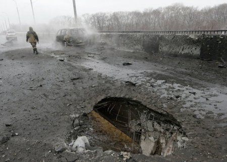 В районе Горловки при подрыве автомобиля погибли 4 человека, в том числе двое детей