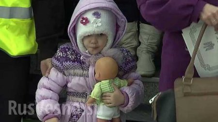 Бортом МЧС в Москву доставлены еще восемь находящихся в тяжёлом состоянии детей из Донбасса (ВИДЕО)