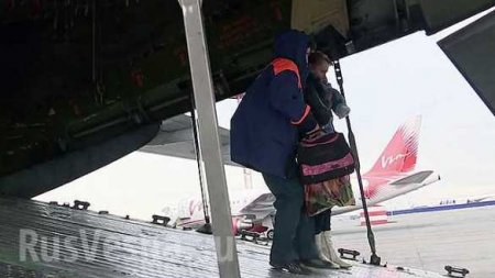 Бортом МЧС в Москву доставлены еще восемь находящихся в тяжёлом состоянии детей из Донбасса (ВИДЕО)