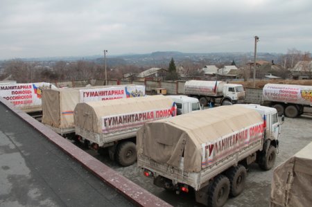 Гумконвой МЧС России и Красного креста пересек границу и едет на Донбасс
