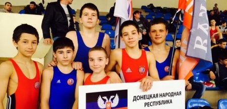 В Крыму Юношеская сборная ДНР по греко-римской борьбе взяла пять медалей