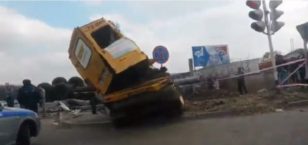 Машина гумконвоя МЧС РФ для Донбасса попала в ДТП