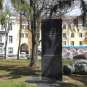 На Аллее Героев в Чернигове националисты в масках снесли памятники Щорсу и Кропивянскому, еще 2 монумента они сломать не смогли (ФОТО+ВИДЕО)