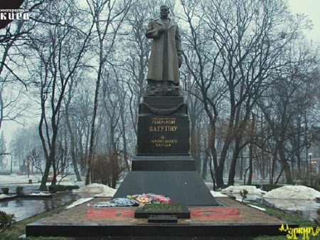 Киевляне против сноса памятника генералу Ватутину