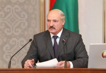 Лукашенко осудил политиков, отказавшихся ехать в Москву 9 мая