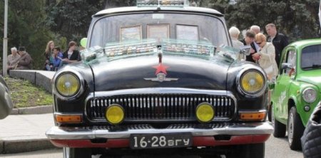 Выставка ретро-автомобилей и мототехники прошла в Луганске