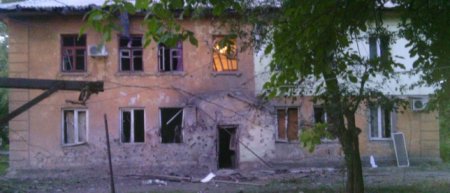 Украинские каратели продолжают обстреливать Донецк, пострадала еще одна женщина